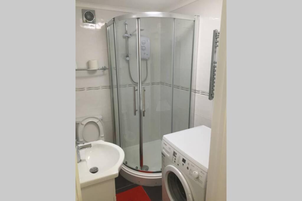 Private Studio Home Away From Home ... Саттон Экстерьер фото